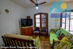 Casa com piscina á venda no bairro Oasis em Peruíbe