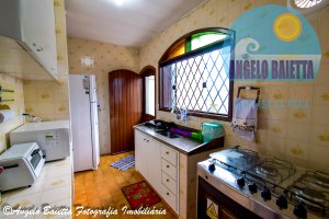 Casa com piscina á venda no bairro Oasis em Peruíbe
