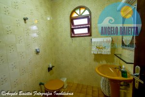 Casa com piscina á venda no bairro Oasis em Peruíbe
