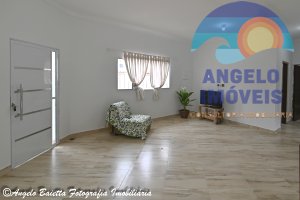 Casa nova com piscina á venda no bairro Mar e Sol em Peruíbe