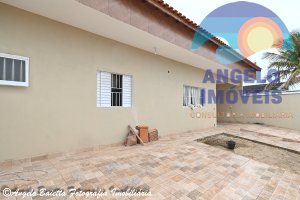 Casa nova com piscina á venda no bairro Mar e Sol em Peruíbe