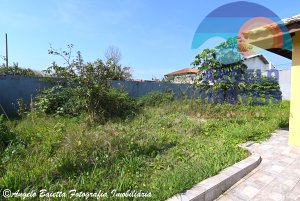 Sobrado lado praia á venda no bairro Belmira Novaes em Peruíbe