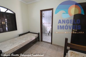 Sobrado lado praia á venda no bairro Belmira Novaes em Peruíbe