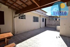Casa com piscina para venda no bairro Ribamar, á 200 metros da praia
